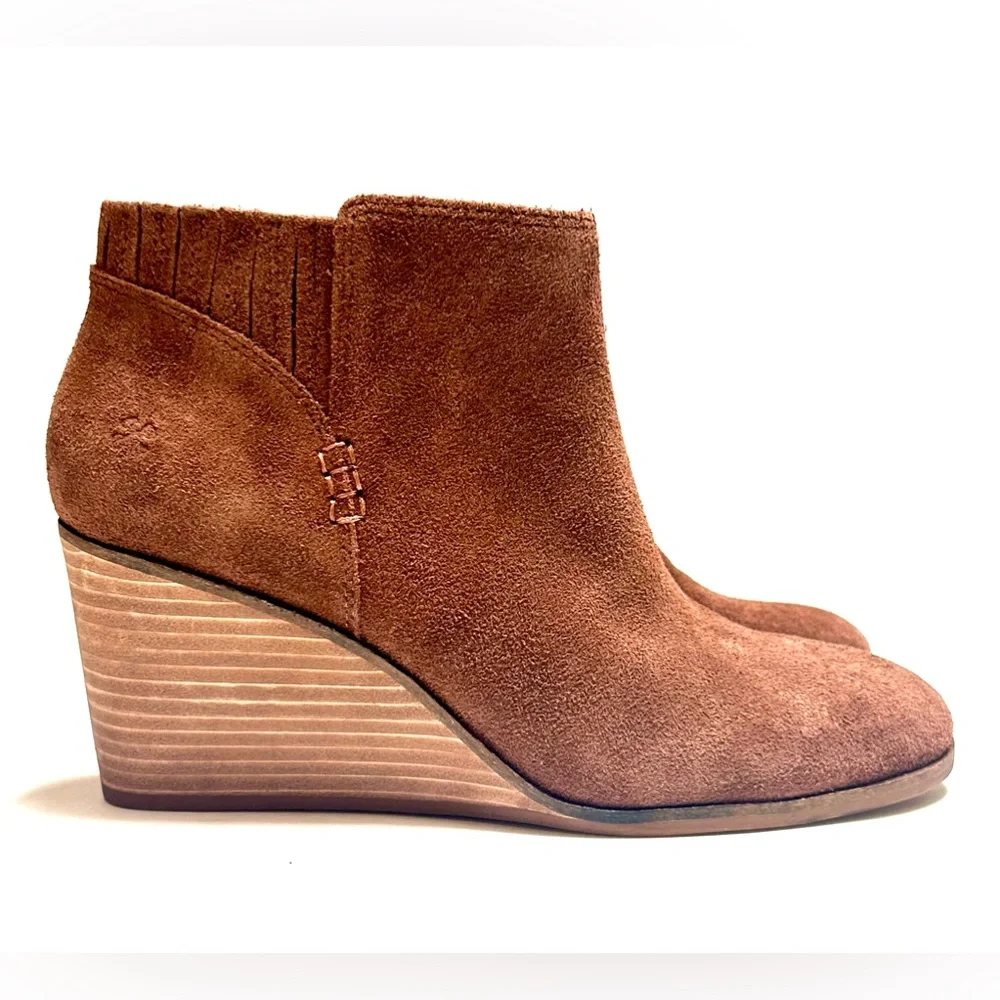 Lucky Brand Zorla Leather Wedged Zip Ankle Booties size 8/39 NWT - Picture 3 of 13